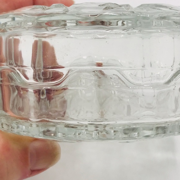 Vintage Anchor Hocking precut clear round puff box with lid. - Picture 10 of 11